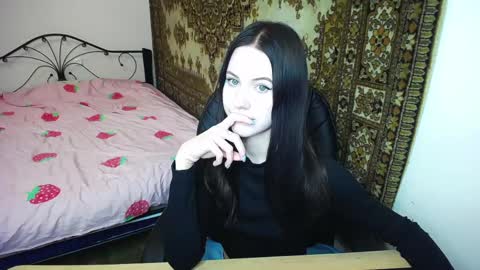 Snapshot of olivia_graceee chatting on May 14, 9:38 am olivia_graceee online show from May 14, 9:38 am