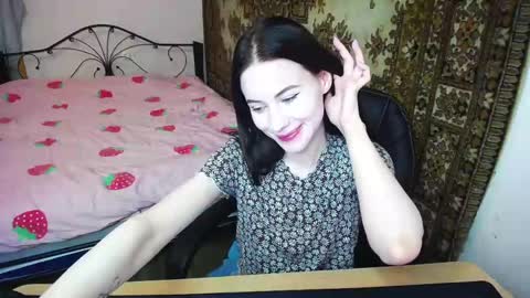Snapshot of olivia_graceee chatting on May 17, 10:00 am olivia_graceee online show from May 17, 10:00 am