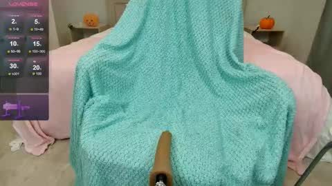 Snapshot of olivia_k_ chatting on November 3, 12:13 am Olivia Hi guys Follow me online show from November 3, 12:13 am