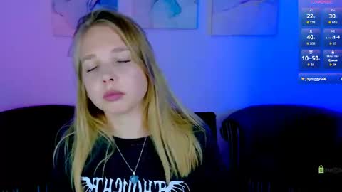 Snapshot of olivia_kit chatting on July 11, 1:25 pm olivia_kit online show from July 11, 1:25 pm