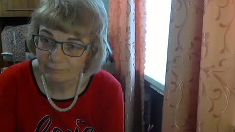 Olivia Mia online show from April 2, 6:33 am