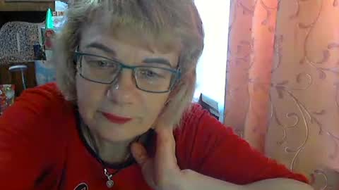 Olivia Mia online show from April 28, 8:41 am