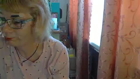Olivia Mia online show from May 2, 8:41 am