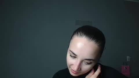 Snapshot of olivia_oliv chatting on June 6, 3:28 pm Olivia online show from June 6, 3:28 pm