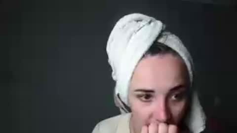 Snapshot of olivia_oliv chatting on June 17, 6:20 pm Olivia online show from June 17, 6:20 pm