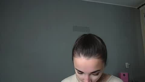 Snapshot of olivia_oliv chatting on June 19, 9:02 am Olivia online show from June 19, 9:02 am