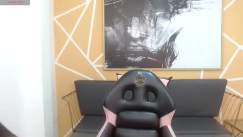 Snapshot of olivia_russo chatting on January 11, 1:05 pm Olivia online show from January 11, 1:05 pm