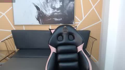 Snapshot of olivia_russo chatting on February 5, 8:13 pm Olivia online show from February 5, 8:13 pm