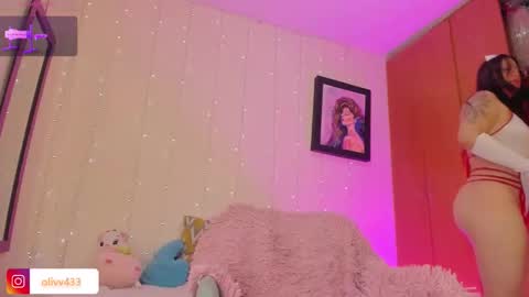 olivia_s19 online show from March 14, 4:18 am