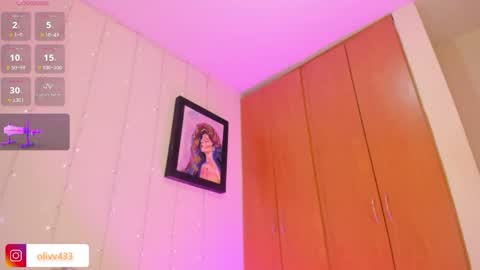 olivia_s19 online show from May 23, 1:33 am