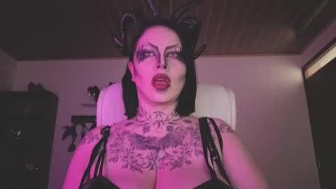 Snapshot of olivia_seex chatting on November 4, 12:48 pm online show from November 4, 12:48 pm