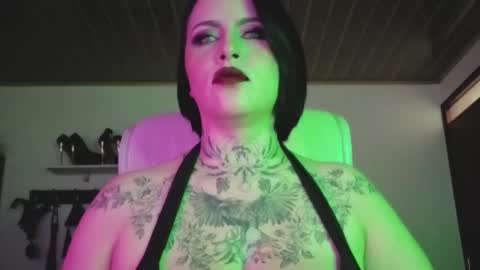 Snapshot of olivia_seex chatting on November 19, 1:44 pm online show from November 19, 1:44 pm