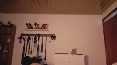 Snapshot of olivia_seex chatting on December 14, 1:05 pm online show from December 14, 1:05 pm