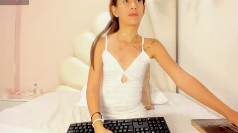 Snapshot of olivia_stevens_ chatting on February 16, 9:27 pm Olivia online show from February 16, 9:27 pm