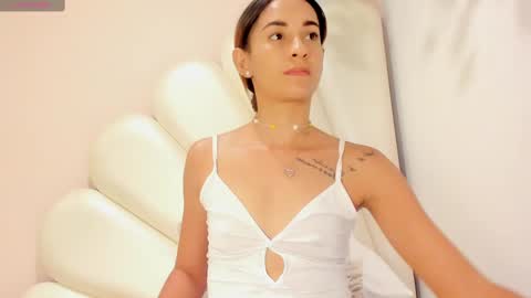 Snapshot of olivia_stevens_ chatting on February 17, 12:32 am Olivia online show from February 17, 12:32 am