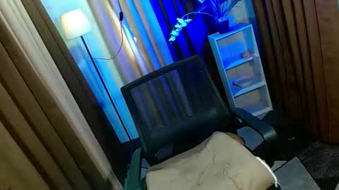 Miss OLIVIA online show from December 21, 6:31 am