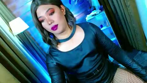 Snapshot of olivia_the_temptress27 chatting on May 16, 6:21 am Miss OLIVIA online show from May 16, 6:21 am