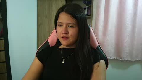Snapshot of olivia_watson_ chatting on May 5, 4:15 pm Olivia online show from May 5, 4:15 pm