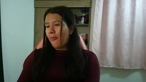 Snapshot of olivia_watson_ chatting on May 22, 12:22 pm Olivia online show from May 22, 12:22 pm