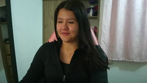 Snapshot of olivia_watson_ chatting on May 25, 12:11 pm Olivia online show from May 25, 12:11 pm