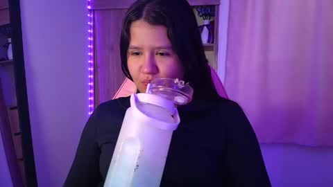 Snapshot of olivia_watson_ chatting on June 5, 1:06 pm Olivia online show from June 5, 1:06 pm