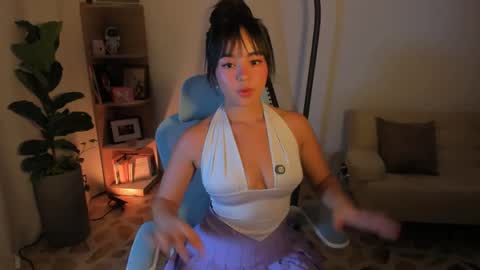 Snapshot of olivia_xd_ chatting on April 18, 5:33 am Olivia online show from April 18, 5:33 am