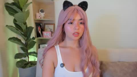 Snapshot of olivia_xd_ chatting on June 17, 5:54 am Olivia online show from June 17, 5:54 am