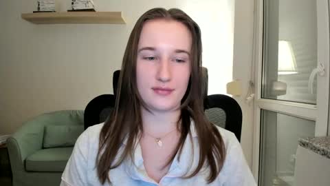 Snapshot of oliviaaa2003 chatting on December 11, 6:20 pm Oliwiaa2004 online show from December 11, 6:20 pm