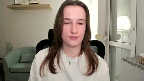 Snapshot of oliviaaa2003 chatting on December 21, 10:40 pm Oliwiaa2004 online show from December 21, 10:40 pm