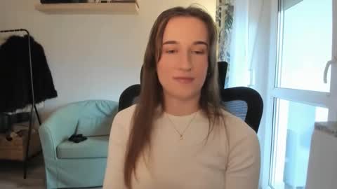 Snapshot of oliviaaa2003 chatting on March 27, 1:55 pm Oliwiaa2004 online show from March 27, 1:55 pm