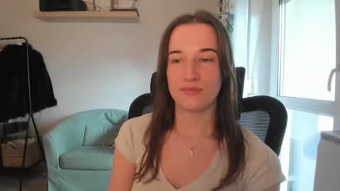 Snapshot of oliviaaa2003 chatting on April 11, 2:32 pm Oliwiaa2004 online show from April 11, 2:32 pm