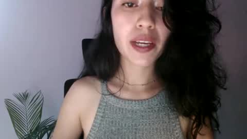 oliviaaa__ online show from March 9, 4:33 pm