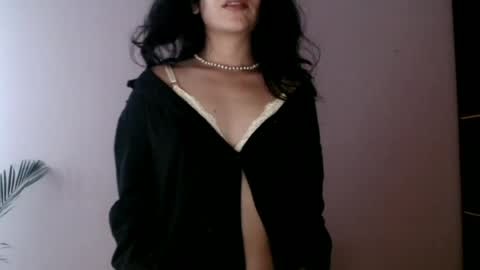 Snapshot of oliviaaa__ chatting on August 6, 6:10 pm oliviaaa__ online show from August 6, 6:10 pm