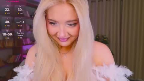 Snapshot of oliviabr0wn chatting on July 8, 10:20 am Olivia online show from July 8, 10:20 am