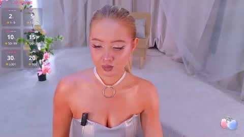 Snapshot of oliviabr0wn chatting on July 23, 6:55 am Olivia online show from July 23, 6:55 am