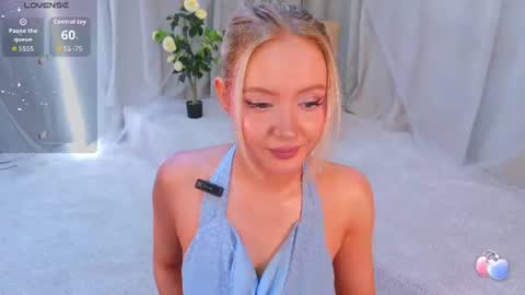 Snapshot of oliviabr0wn chatting on August 5, 1:52 am Olivia online show from August 5, 1:52 am