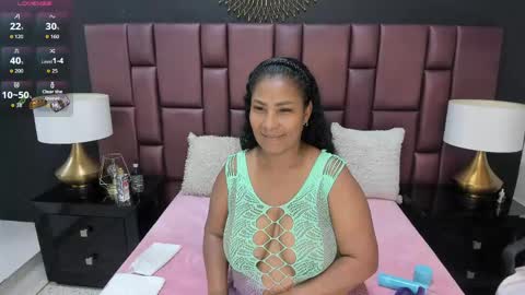 Snapshot of oliviaburningmilf chatting on May 27, 7:33 pm Olivia Burning online show from May 27, 7:33 pm