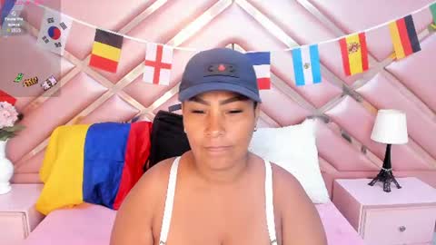 Snapshot of oliviaburningmilf chatting on June 13, 11:41 am Olivia Burning online show from June 13, 11:41 am