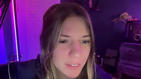 Snapshot of oliviahansleyy chatting on January 5, 3:22 am Olivia online show from January 5, 3:22 am