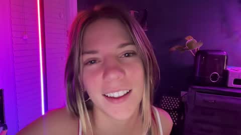 Snapshot of oliviahansleyy chatting on January 5, 9:26 am Olivia online show from January 5, 9:26 am