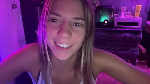 Snapshot of oliviahansleyy chatting on January 10, 5:05 am Olivia online show from January 10, 5:05 am