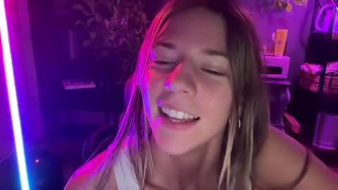 Snapshot of oliviahansleyy chatting on January 10, 8:07 am Olivia online show from January 10, 8:07 am