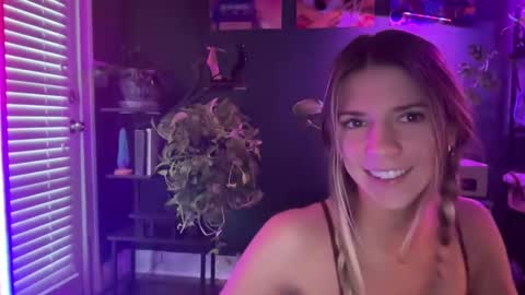 Snapshot of oliviahansleyy chatting on January 21, 8:11 pm Olivia online show from January 21, 8:11 pm