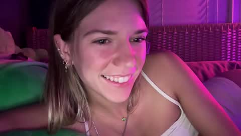 Snapshot of oliviahansleyy chatting on January 28, 7:32 am Olivia online show from January 28, 7:32 am