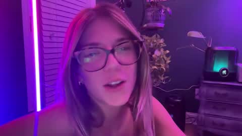 Snapshot of oliviahansleyy chatting on January 31, 4:36 am Olivia online show from January 31, 4:36 am