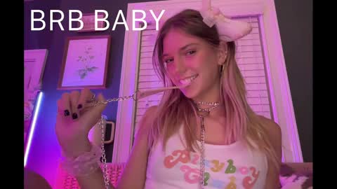 Snapshot of oliviahansleyy chatting on February 21, 8:07 am Olivia online show from February 21, 8:07 am