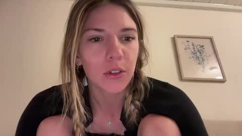 Snapshot of oliviahansleyy chatting on February 28, 7:05 am Olivia online show from February 28, 7:05 am