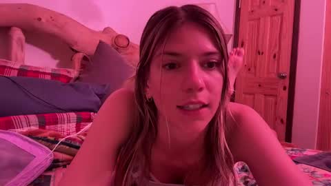 Snapshot of oliviahansleyy chatting on March 3, 12:37 am Olivia online show from March 3, 12:37 am