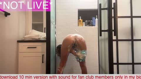 Snapshot of oliviahansleyy chatting on March 12, 12:42 am Olivia online show from March 12, 12:42 am