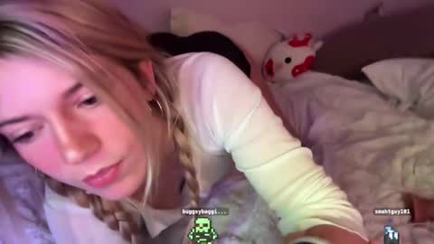 Snapshot of oliviahansleyy chatting on November 12, 2:12 am Olivia online show from November 12, 2:12 am